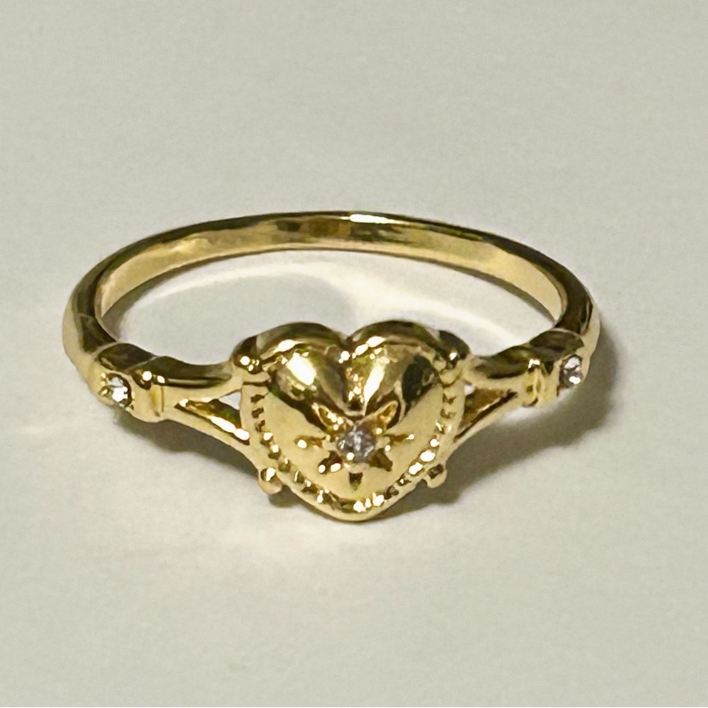 Gold Tone Heart Romantic Ring Size: 9  (NWOT)